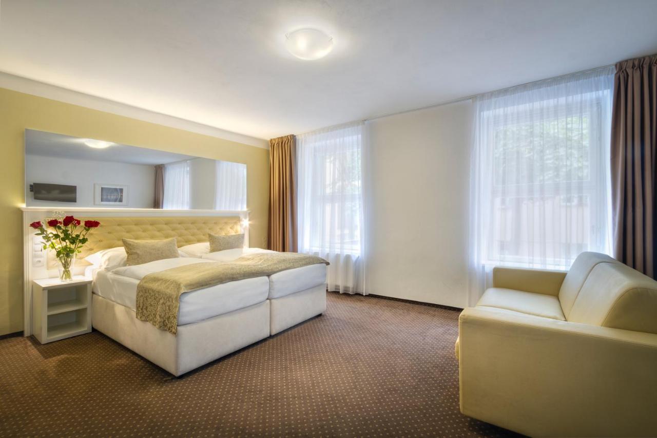 Hotel Taurus Prag Exteriör bild